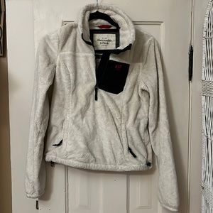 Super soft Abercrombie pullover — A closet favorite!